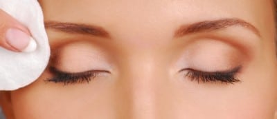Remove Eye Makeup Easily